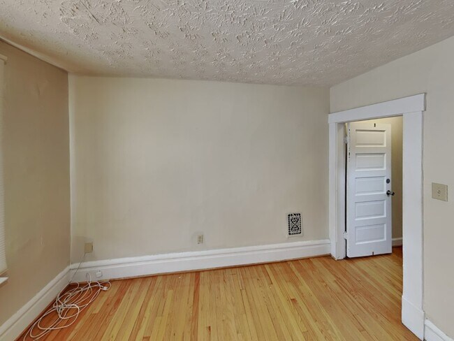 Building Photo - 286-288 E 16th Ave-288
