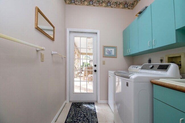 Building Photo - Palm Aire Fully Furnished Rental
