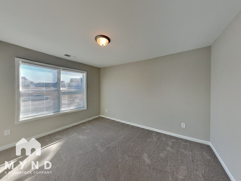 Building Photo - 389 Springwater Wy