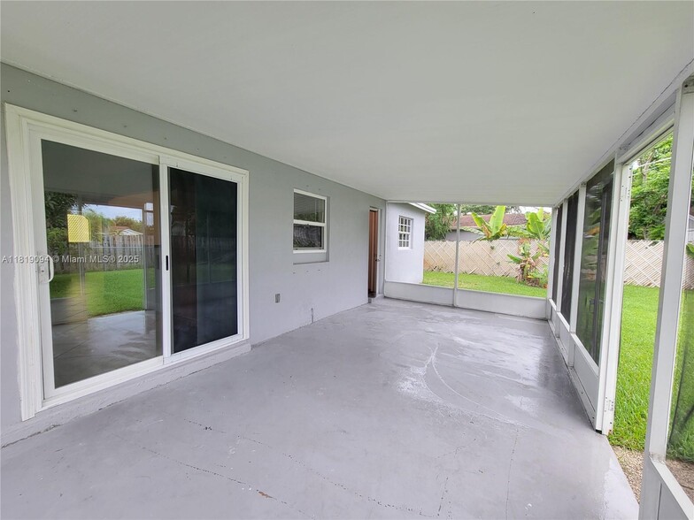 Building Photo - 1814 Oakmount Dr