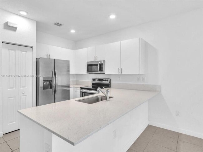 Building Photo - 4 bedroom in Miami Gardens FL 33169