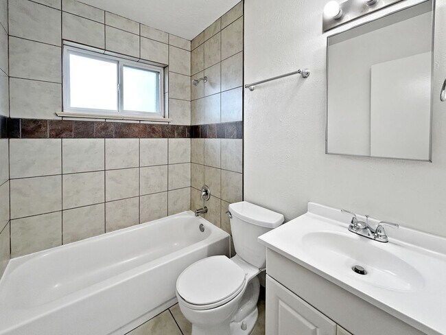 Building Photo - $0 DEPOSIT OPTION. 2 BED 1 BATH IN SOUTH W...