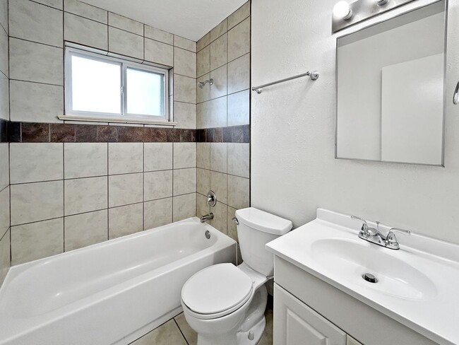 Building Photo - $0 DEPOSIT OPTION. 2 BED 1 BATH IN SOUTH WESTMINSTER, NEW CARPET!