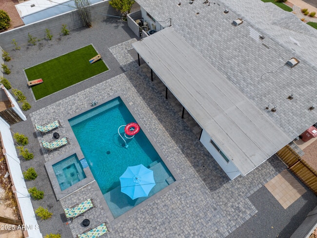 Building Photo - 2546 N 69th Pl