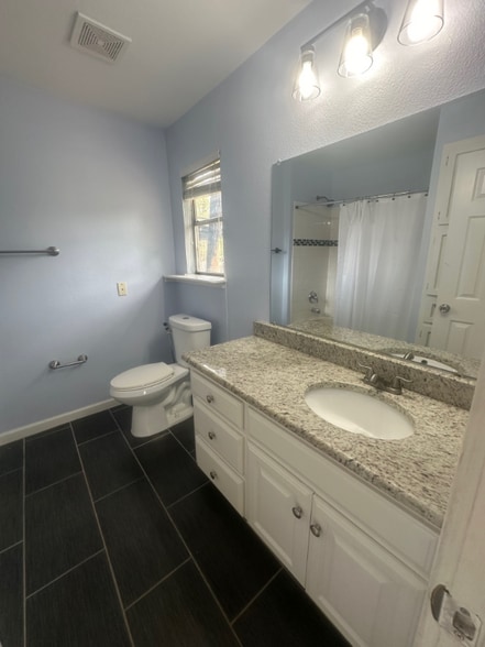 Building Photo - 13205 Bourbon St