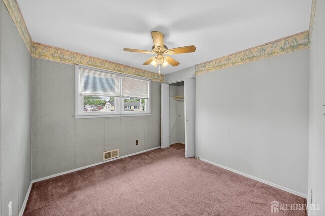 Building Photo - 95 Pine St