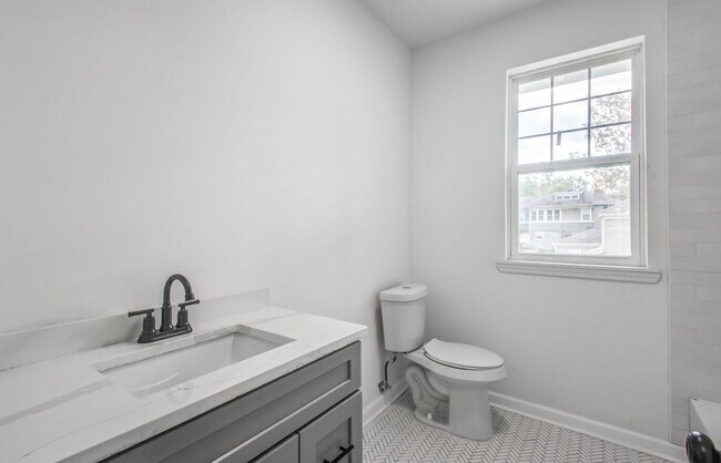 Building Photo - Elegant Midtown Memphis Single-Family Home for Lease