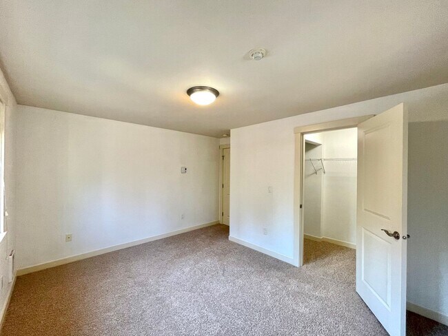 Building Photo - Great Condo For Rent