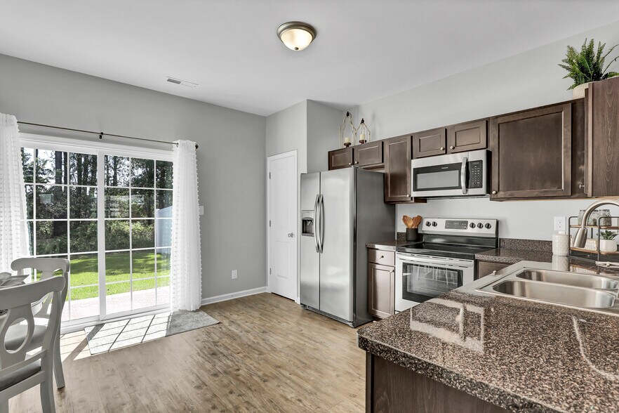 Building Photo - 141 Beacon Woods Dr
