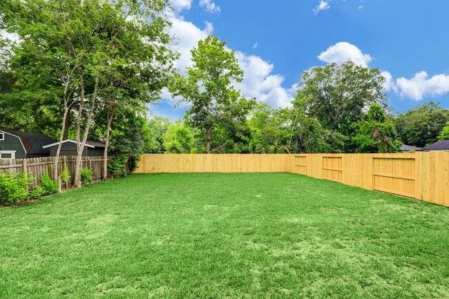 Building Photo - 725 W Foley St