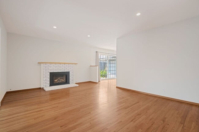 Building Photo - Charming 3-Bed, 2-Bath Home for Rent in Go...