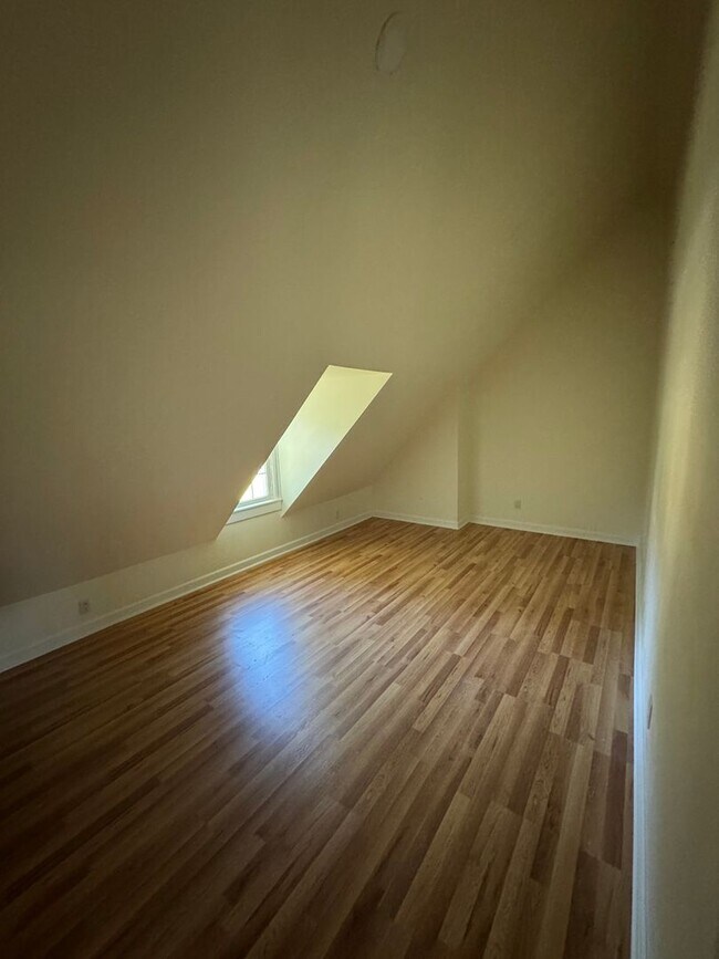 Building Photo - 207 Edgemont Ave