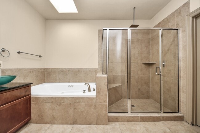 Building Photo - 5711 Kiam St