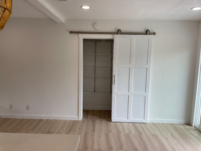 Building Photo - 405 Beaumont Dr