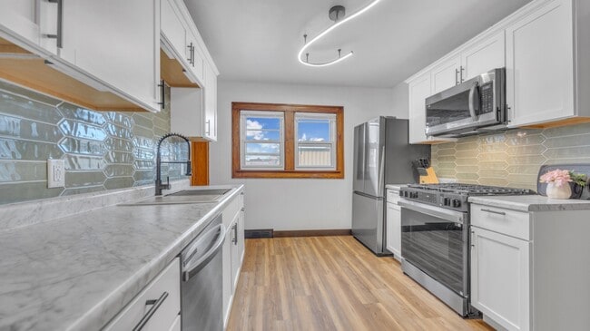 Building Photo - 715 N 14th St