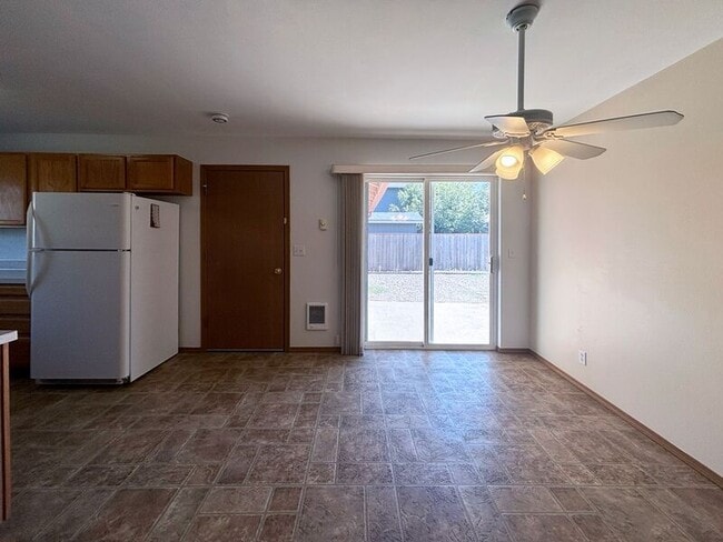 Building Photo - 882 Smith St