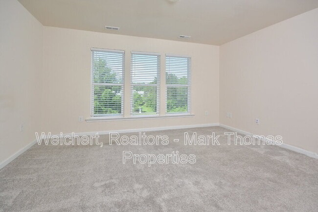 Building Photo - 409 Vassar Dr