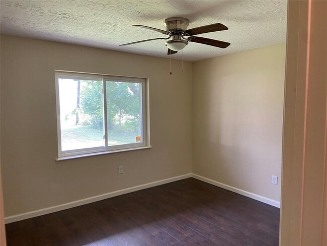 Building Photo - 3329 Longhorn Dr