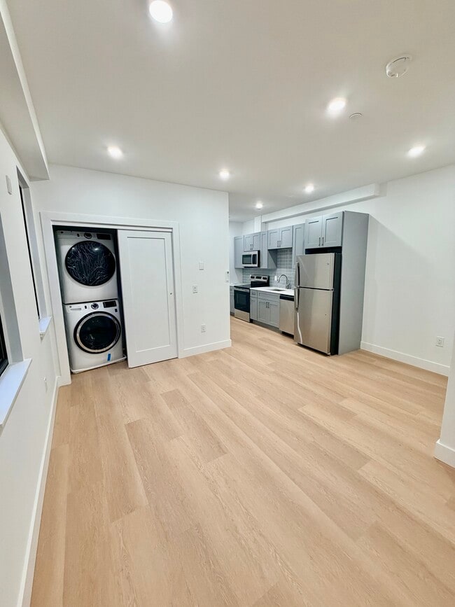 Building Photo - 178 W Seymour St