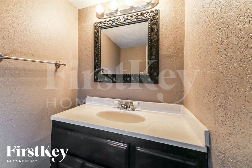 Building Photo - 3106 NE 56th St