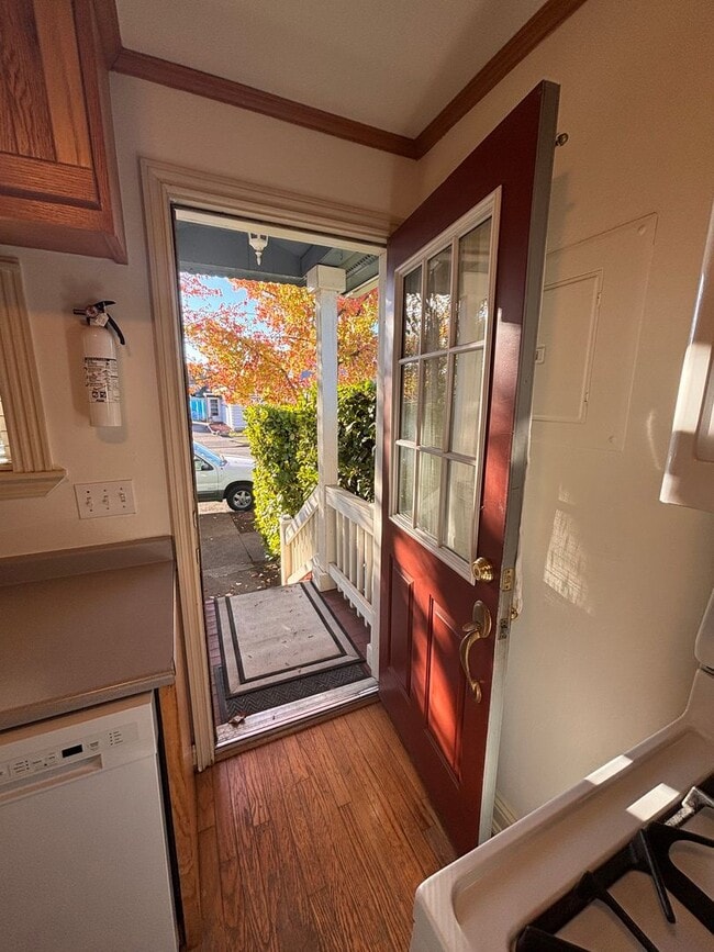 Building Photo - Beautiful Ground Level 1Bed/1Bath with outdoor space Close to Downtown Albany!