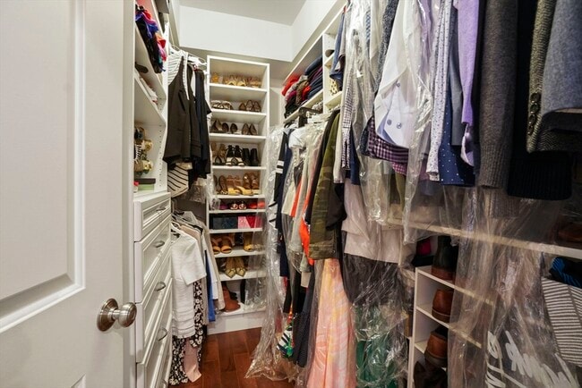 Building Photo - 16 Follen St