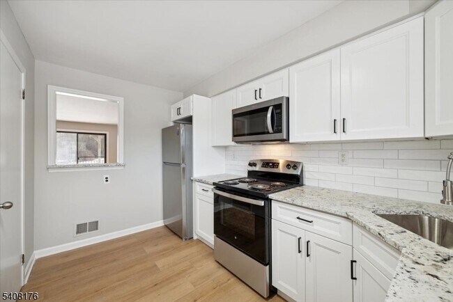 Building Photo - 911 Merritt Dr