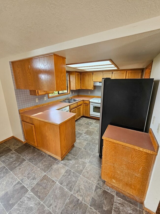 Building Photo - 1097 Summer Breeze Dr N