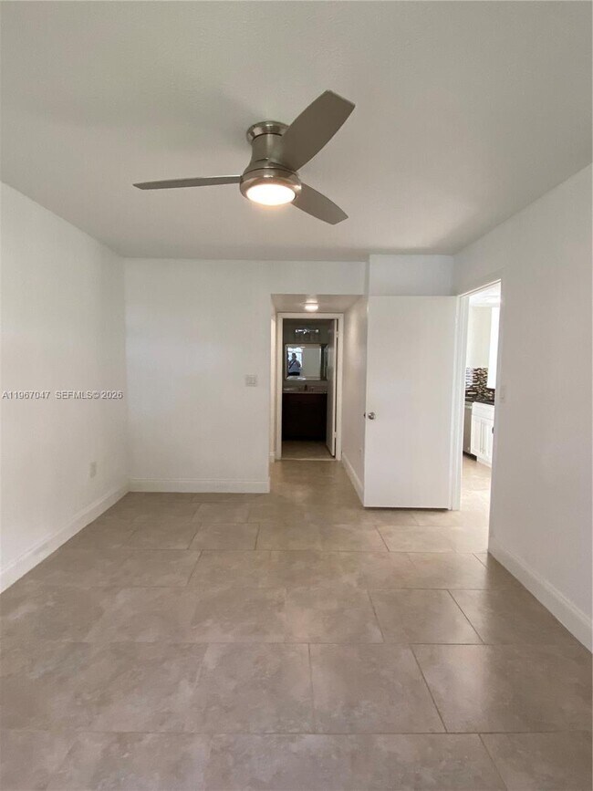 Building Photo - 2841 N Oakland Forest Dr