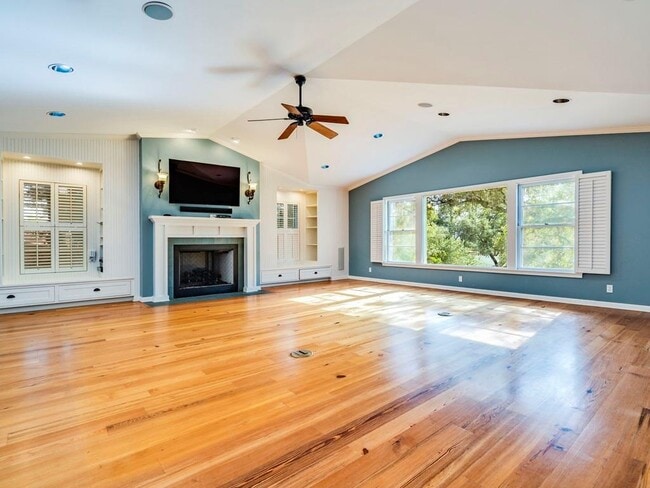 Building Photo - 404 Almarion Dr