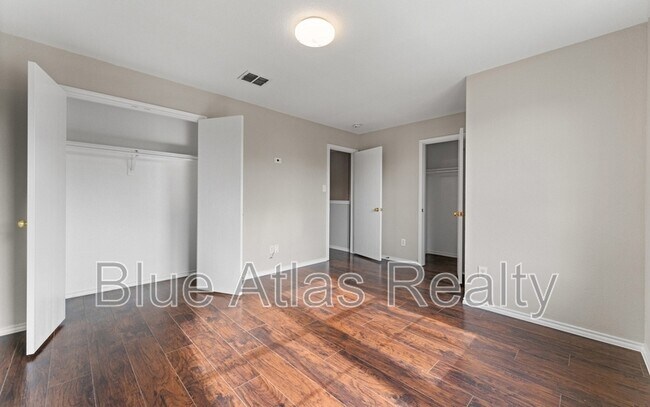 Building Photo - 1817 Cedarbriar Dr