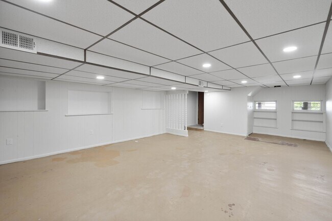 Building Photo - Gorgeous 2 bedroom in Pittsburgh available July 15!