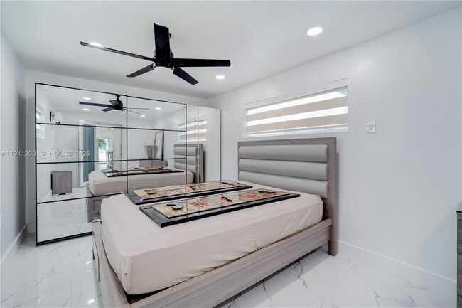 Building Photo - 1931 SW 22nd Ave