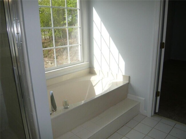 Building Photo - 10970 Egmont Dr