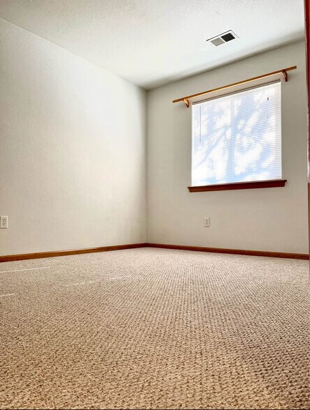 Bedroom / Office #2 - 1010 Winona Cir
