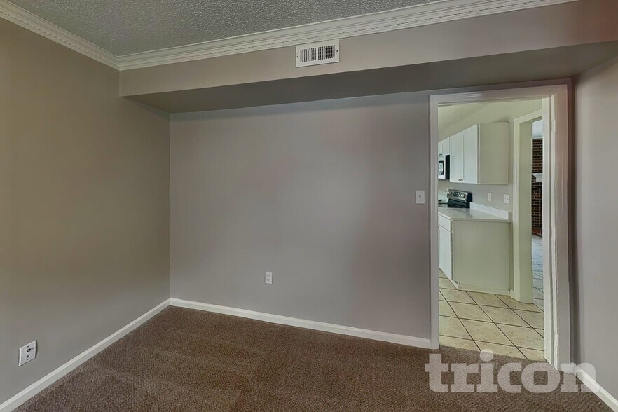 Building Photo - 7400 Palmetto Ct