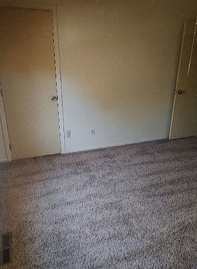 Building Photo - 2 BED WESTMOOR CONDO