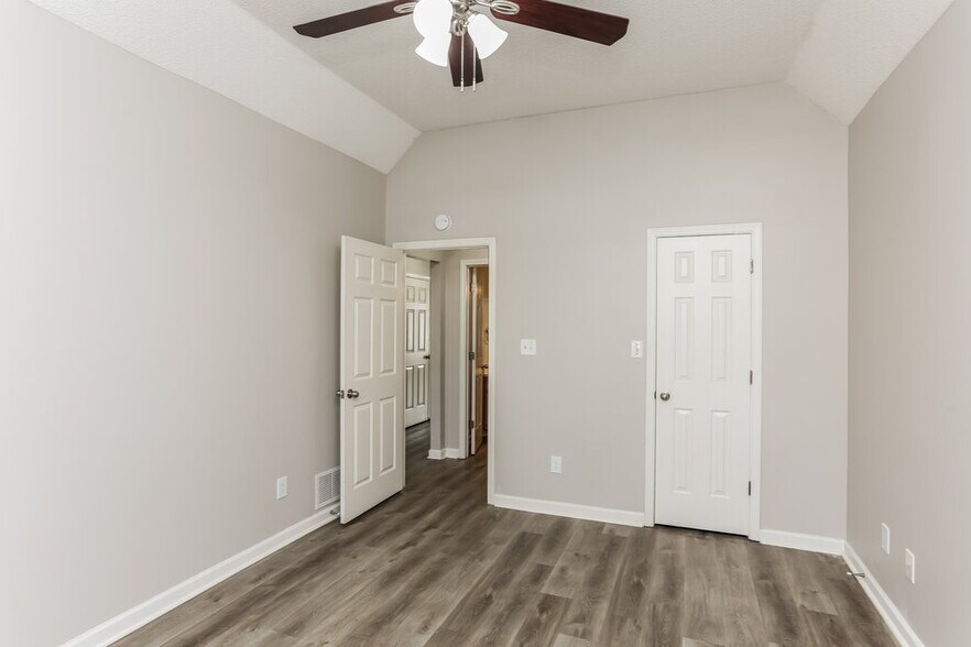 Building Photo - 9913 Vista Ridge Dr