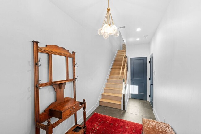 Building Photo - 85 Haverly St