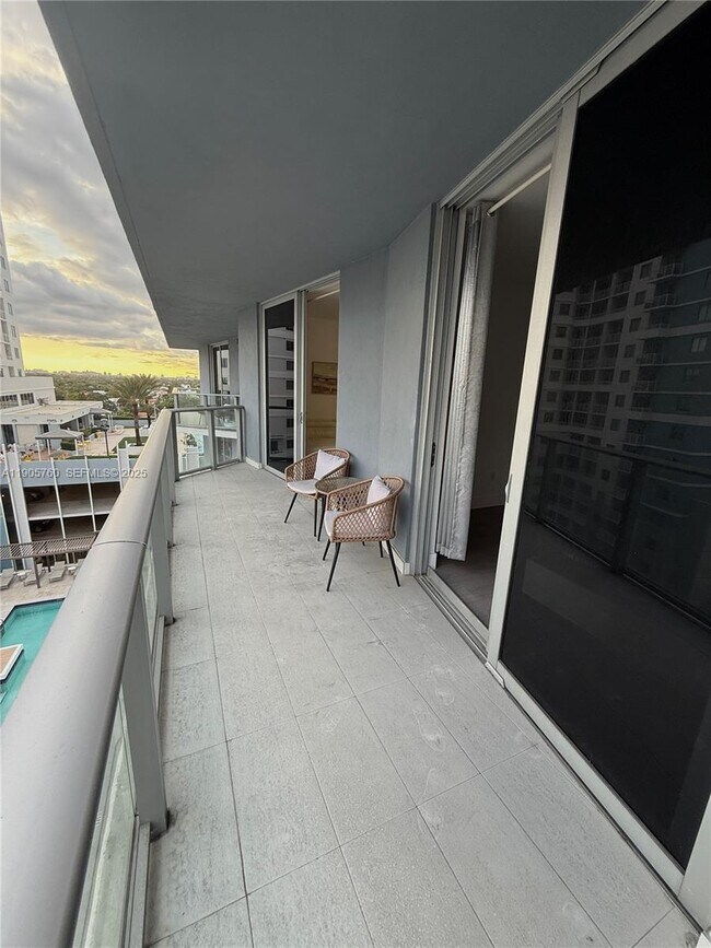 Building Photo - 1010 SW 2nd Ave