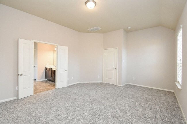 Building Photo - 4215 Mill Oak Dr
