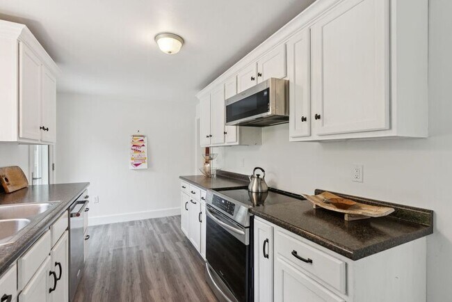Building Photo - 67 Cutts Rd