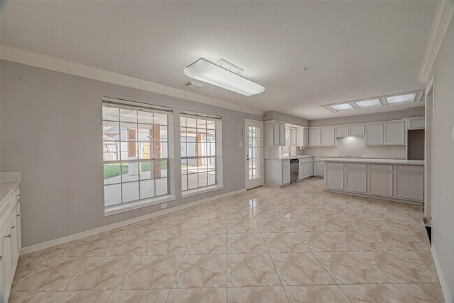 Building Photo - 2112 Limrick Dr