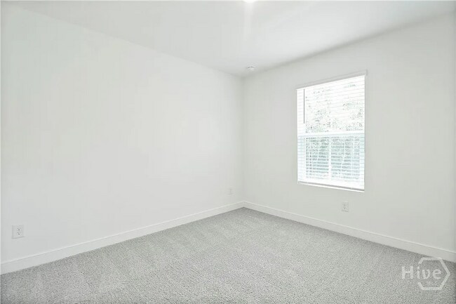 Building Photo - Beautiful 5-Bedroom, 3-Bath Home in Bloomi...