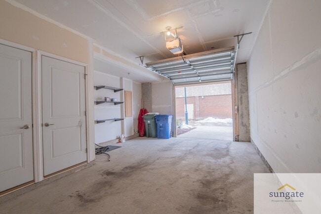 Building Photo - 1724 Lantern Mews