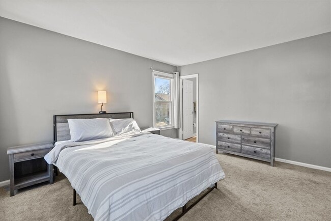 Building Photo - Beautiful Townhouse-Style Home in Virginia Beach!