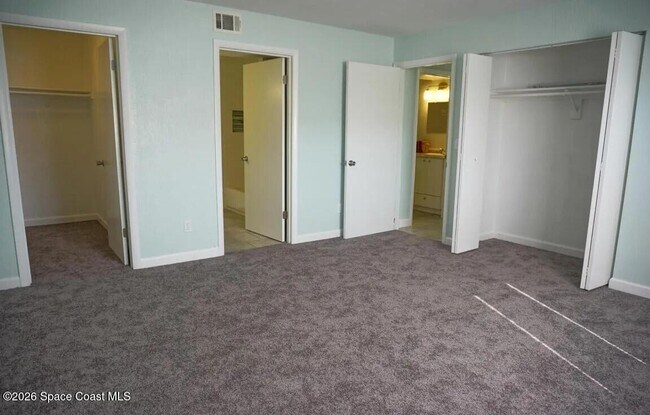 Building Photo - 2130 Forest Knoll Dr NE