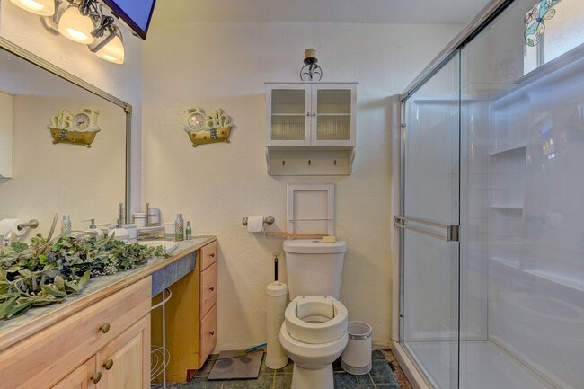 Building Photo - Discover this 4-bedroom, 2.5-bath historic beauty in the heart of Spring Valley, where Old Vegas ...