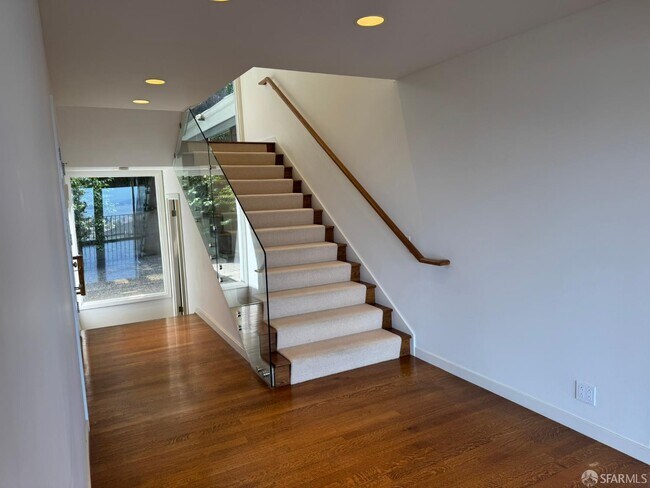 Building Photo - 2 Glenbrook Ave