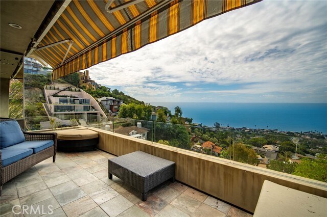 Building Photo - 6 Pacific Vista
